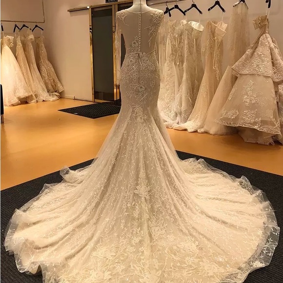 Mermaid wedding dress - Picture 3 of 7